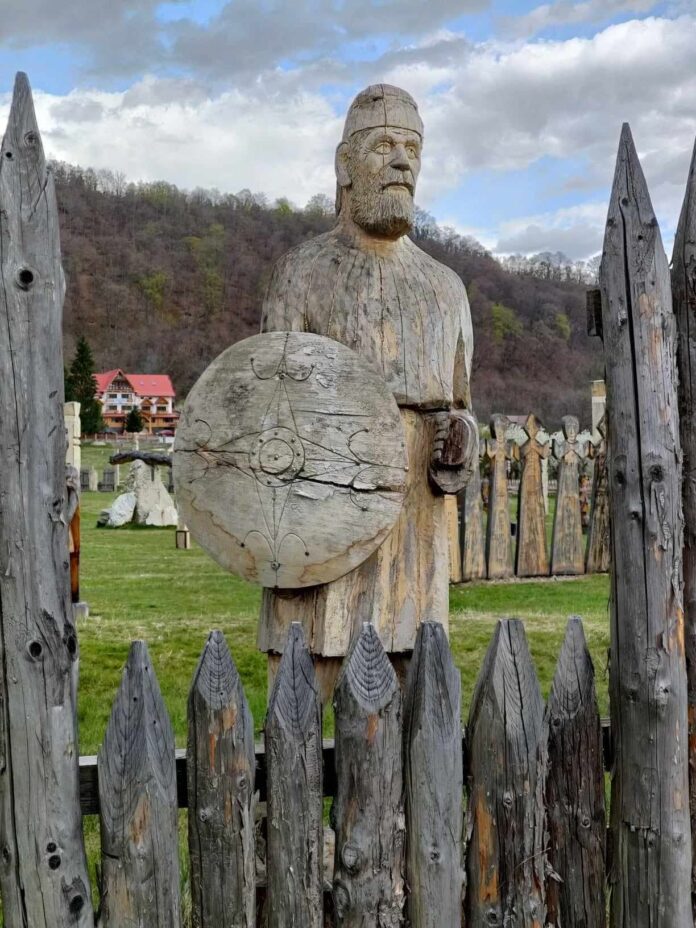 Finalul taberei de sculptură de la Polovragi: o celebrare a artei tradiționale