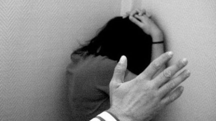 Gelosență extremă: o tânără agresată de prietenul său