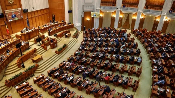 Parlamentul dezbate moțiunea de cenzură împotriva Guvernului