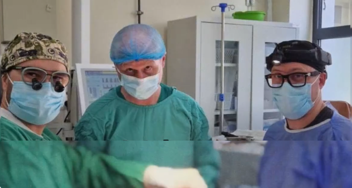 O intervenție chirurgicală de 12 ore la Slatina: o echipă medicală dedicată salvează o viață