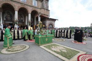 Ritualul spiritual al Vecerniei plecării genunchilor și procesiunea de Rusalii