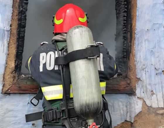 Intervenția pompierilor din Giurgiu pentru stingerea unui incendiu într-o locuință