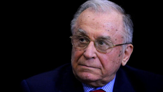 Ion Iliescu, internat în secția ATI a Spitalului SRI