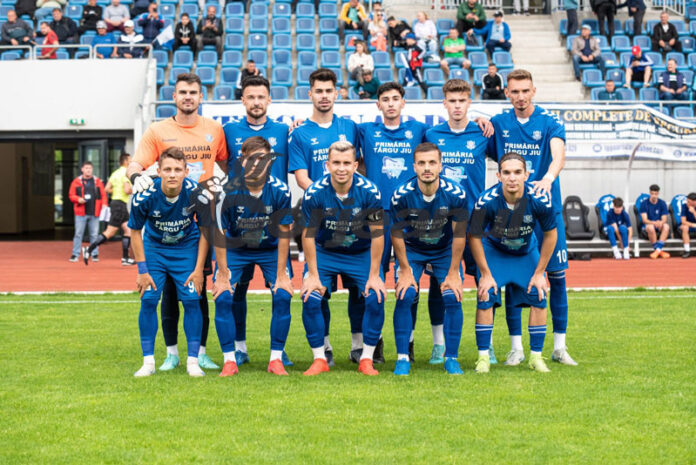 CSM Târgu Jiu sărbătorește titlul județean cu medalii pentru fotbaliști