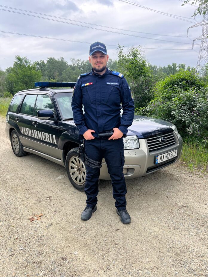 Erou în timpul liber: Jandarm și polițist salvează o viață la un botez din Bustuchin