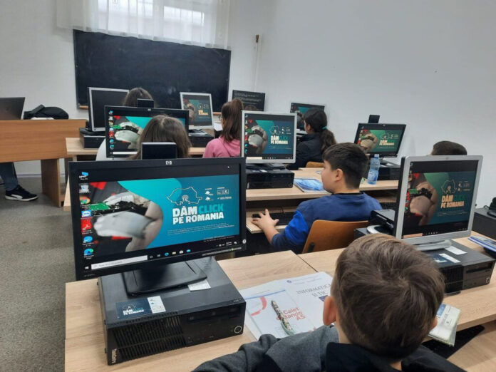 Cum programul 'Dăm Click pe România' transformă educația prin calculatoare recondiționate