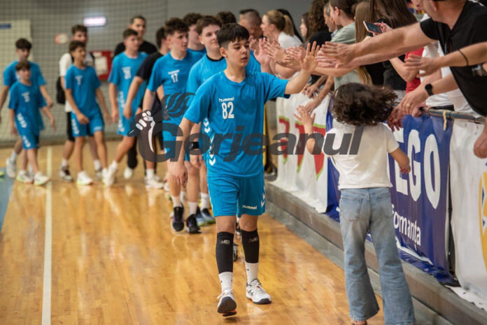 Turneul Juniorilor 2 a început la Târgu Jiu: emoții și ambiție pe terenul de handbal