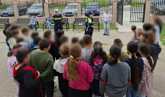 Polițiștii giurgiuveni interacționează cu elevii