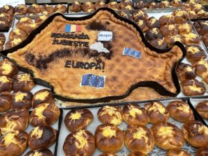 Târg de Europa la Brașov: păpuși gigantice, bunătăți tradiționale și ateliere creative