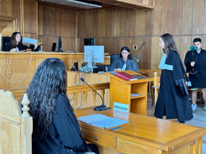 Studenții la Drept își testează abilitățile în procese simulate la Tribunalul Gorj