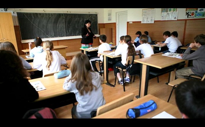 USR propune tăierea burselor școlare: o reformă controversată în discuțiile guvernamentale