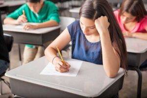 Asistența specializată a medicilor școlari pentru elevii din Baia Mare la examenul de Bacalaureat