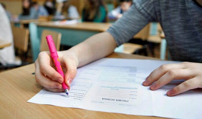 Gorjul excelează la Evaluare, dar rămâne în urmă la Bac