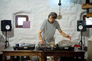 Descoperă magia muzicii pe vinil la Bastionul Măcelarilor