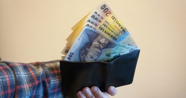 Creșterea salariilor în județul Olt: domeniile cu cele mai mari câștiguri