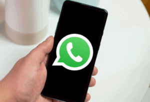 Percheziții ample în România pentru combaterea înșelăciunilor online prin WhatsApp