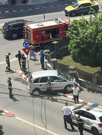Accident ușor în fața sediului CEO: fără răniți