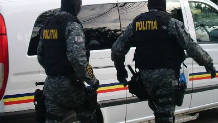 Trei minori reținuți după furtul unui acumulator auto