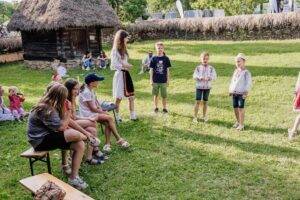 Descoperă arta improvizației teatrale la Muzeul Satului din Baia Mare
