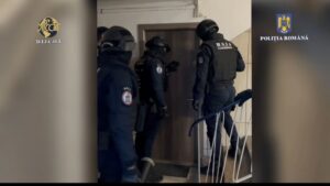 Tineri reținuți pentru trafic de persoane și proxenetism în Brașov
