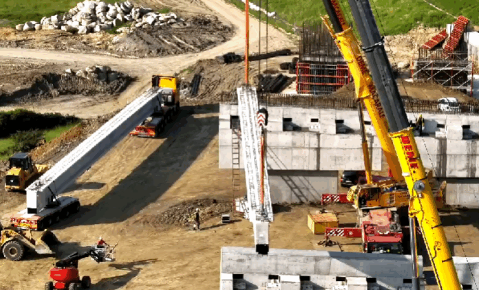 Proiectul Autostrăzii Sibiu-Pitești avansează: prima grindă montată pe lotul 2