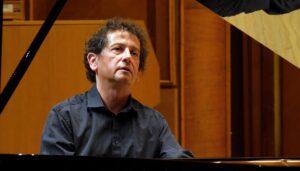 Un concert de excepție la Brașov: Pianul Călător aduce muzică clasică de renume