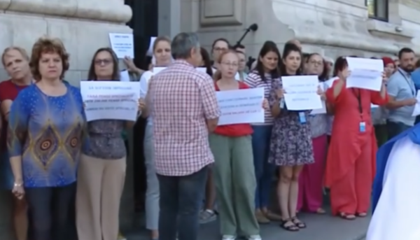 Protestele angajaților din instituții continuă: nemulțumiri legate de tăierea sporurilor