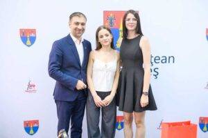 Premierea excelenței: două eleve din Maramureș cu media 10 la Bacalaureat primesc recompense