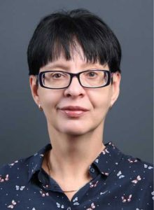 Dana Heuberger, profesoară din Baia Mare, contribuie la un manual de matematică pentru clasa a VIII-a