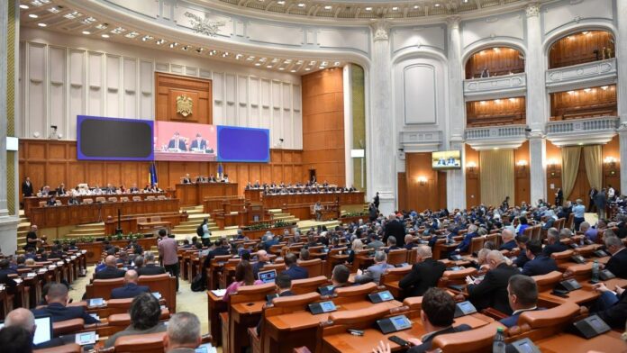 Moțiunea de cenzură împotriva Guvernului Bolojan, în pragul votului