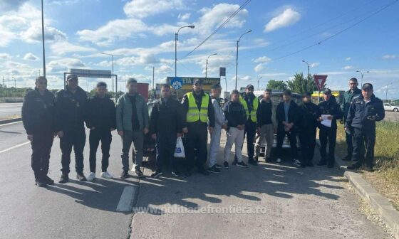 Doi români reținuți preventiv pentru trafic de migranți