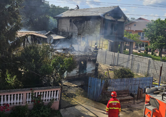 Incendiu devastator în Giurgiu: trei gospodării afectate de flăcări