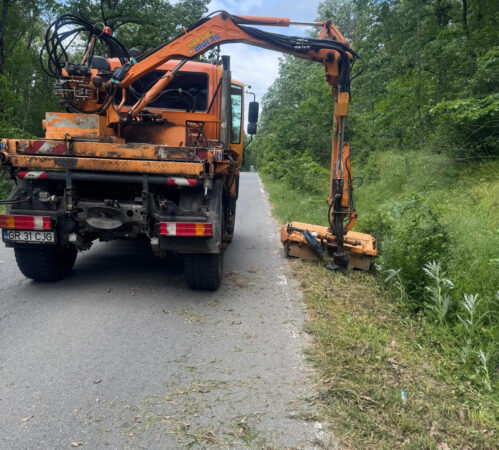Acțiuni de defrișare a ierbii pe drumurile județene din Giurgiu