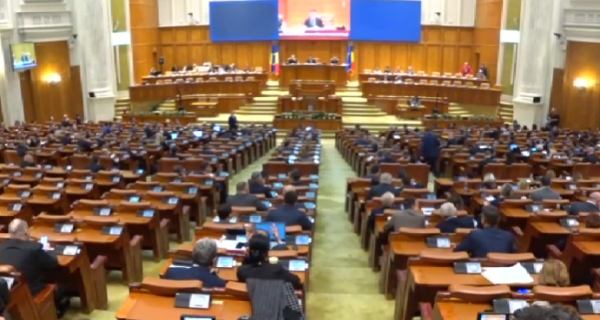 Moțiunea de cenzură împotriva Guvernului Bolojan a fost respinsă