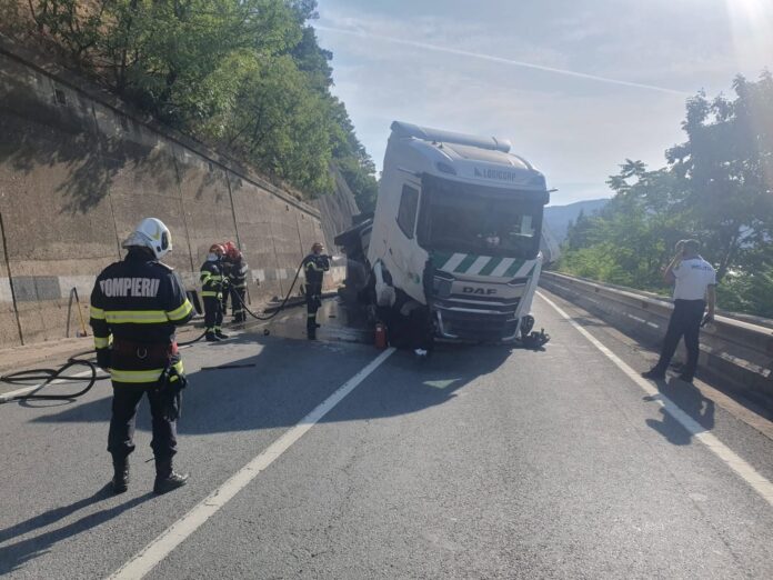 Accident pe DN 6: un autotren s-a răsturnat, trafic blocat în Orșova