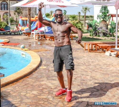 Distracție tropicală la „Domeniul cu Palmieri”: Fernando Mambo și DJ Alex te așteaptă!