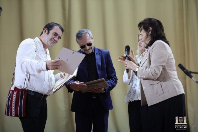 Dialog cultural la Chișinău: Școala Populară de Arte din Târgu Jiu aduce un omagiu lui Eminescu