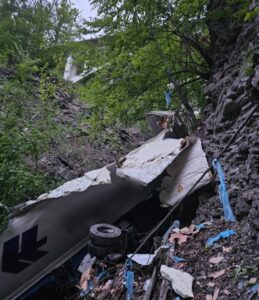Accident grav pe DN 1 Brașov – Ploiești: un TIR a căzut într-o râpă