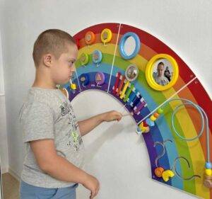 Tudor: un băiețel care aduce bucurie și inspirație în comunitate