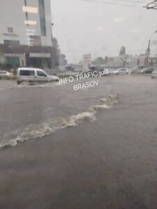 Brașovul se confruntă cu inundații severe și trafic aglomerat