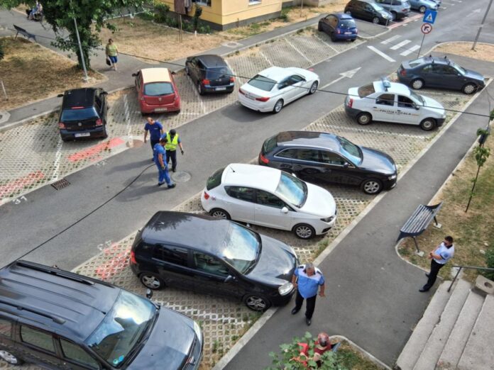Canalizarea din Târgu Jiu, blocată de parcările ilegale