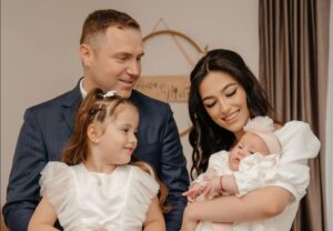 Un medic dedicat luptă pentru viața sa și a familiei sale