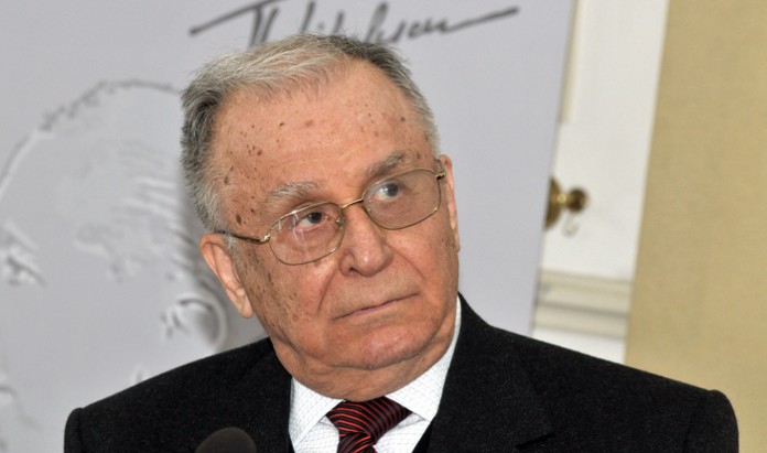 Ion Iliescu diagnosticat cu cancer pulmonar și supus unei intervenții medicale