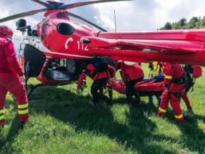 Intervenție Salvamont și elicopter SMURD după un accident de motocicletă în județul Brașov