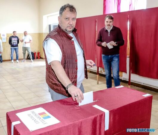 Toma Petcu, președintele Consiliului Județean Giurgiu, a votat la Clejani alături de primarul Florin Nidelea și Radu Popa
