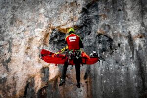 Intervenție rapidă după accidentul unei turiste în Munții Bucegi