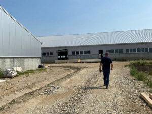 Proiectul fermei de porci din Băsești progresează spre finalizare