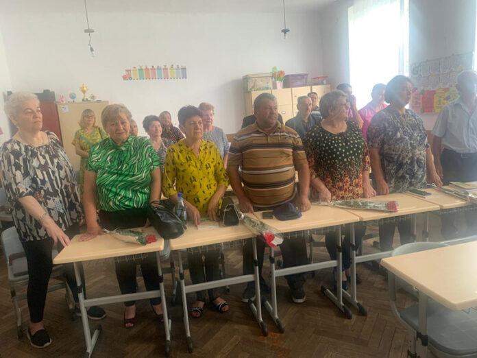 Revedere emoționantă pentru absolvenții din Motru Sec după 50 de ani