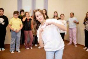Academia Aproape aduce vara teatrală în natură cu noi tabere pentru tineri