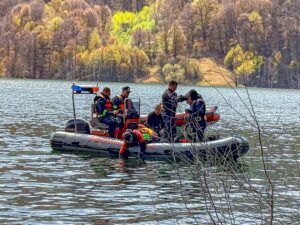 Salvamont Brașov: Detalii despre intervenția de căutare a tânărului pompier decedat în lacul Siriu